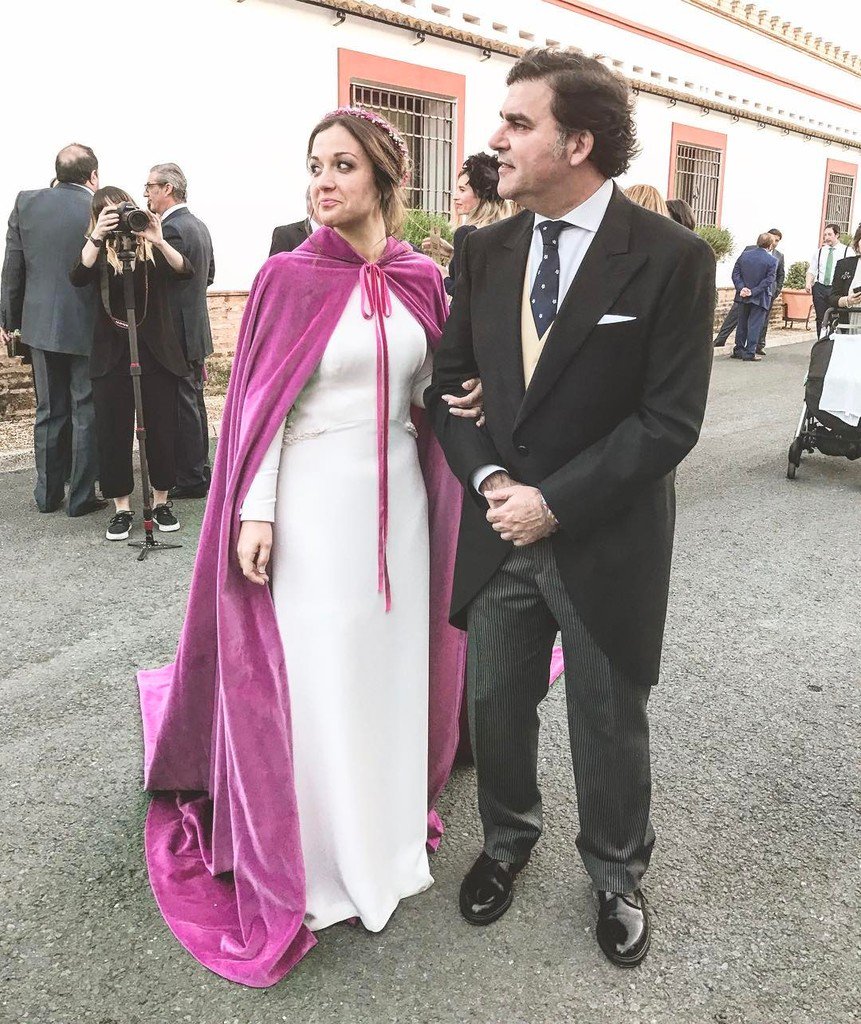 Gema, la novia de la capa buganvilla, y José Carlos, cantante solista revelación 🎤. No ten… ift.tt/2mN0Csk