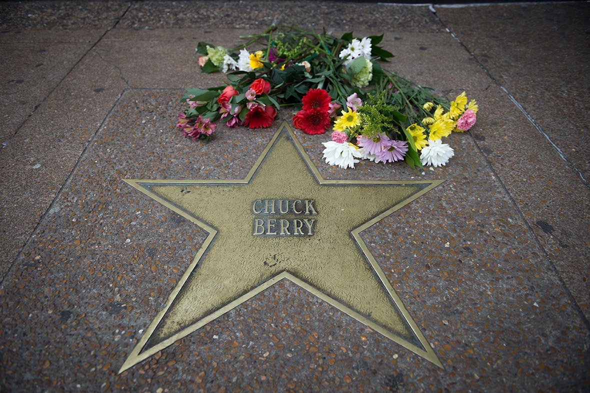 Calista862's tweet photo. Nasa is sending Chuck Berry's music to the stars aboard Voyagers https://t.co/CpP28Ik9mM https://t.co/4GjQijwf6r