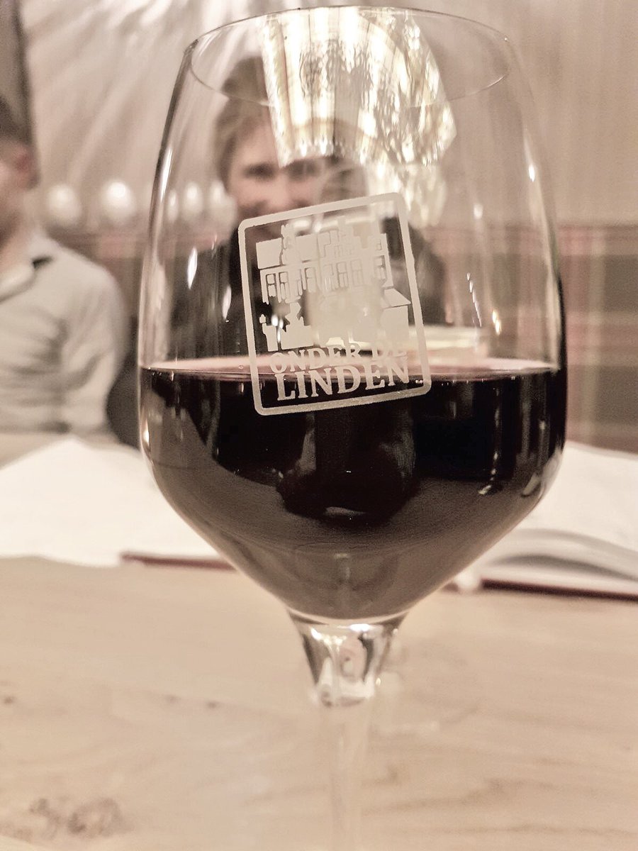 HCSonnenberg's tweet image. #Behindtheglass #Wineglass
Lol @ZuivelhSneek @RestODL 

Vergadering @BeleefSneek Wat een blije club ondernemers in hartje Sneek #BeleefSneek