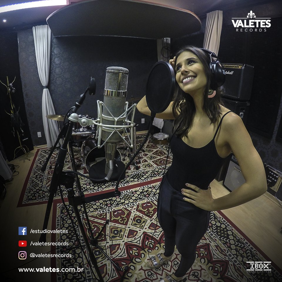 ValetesRecords's tweet photo. Cantora @lucianapires já iniciando as gravações do seu próximo lançamento! 

#issoéValetesRecords https://t.co/54KsMyv4w1 https://t.co/aBjynZsH0W