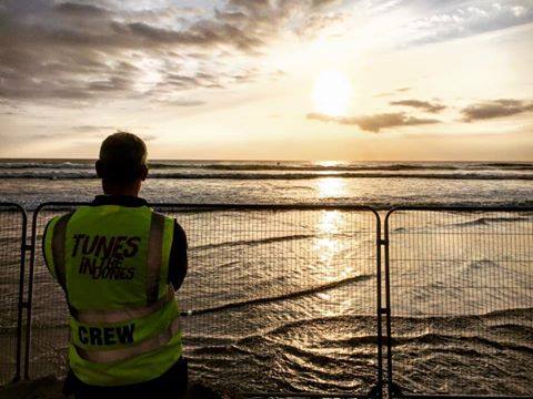 Tunes_Festivals's tweet photo. Crew life #FenceWithAview #TunesInTheDunes https://t.co/KwLNWdedTp