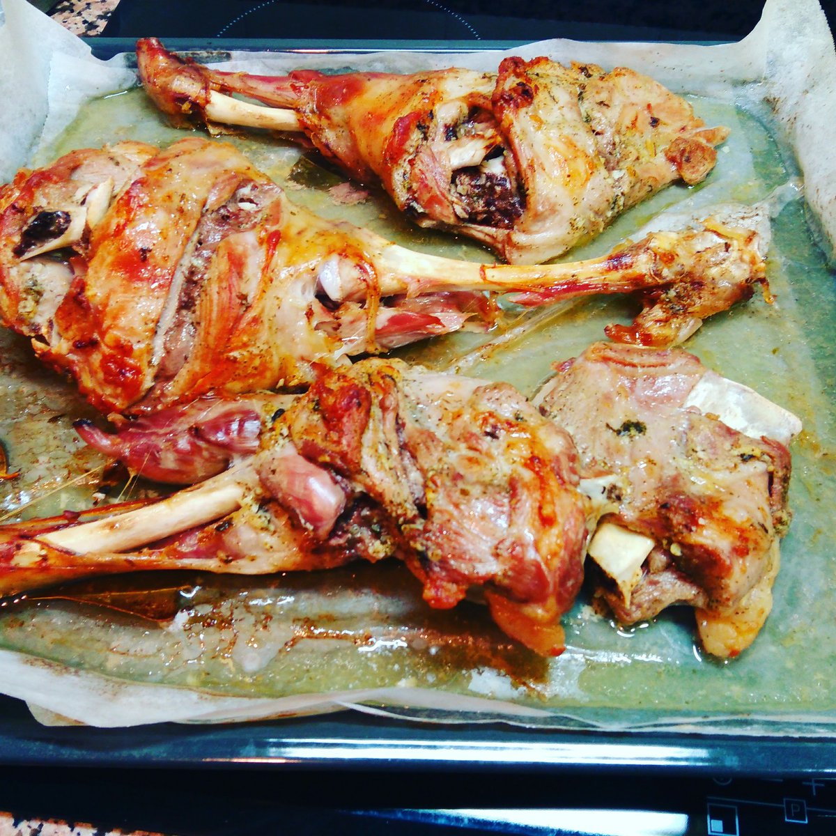 cocinagustosica's tweet photo. @chupchupchup @PaolaDeBBB @JorgeCocinitas @AntonioElFlako @ToledoUno @Chus_Pita @delabuela_rec 
Paletilla cordero asada. 
#LaHoraMagica1012 https://t.co/ZDFzJesYeK