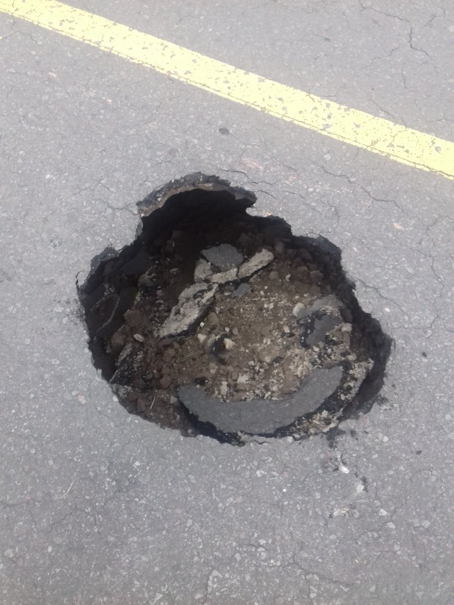 jusepe007's tweet photo. @MauricioRodasEC señor alcalde Quito ya parece la cara de vito esto es en las Ultimas Noticias y Universo norte de Quito ayuda https://t.co/m3rPoPy1Hz