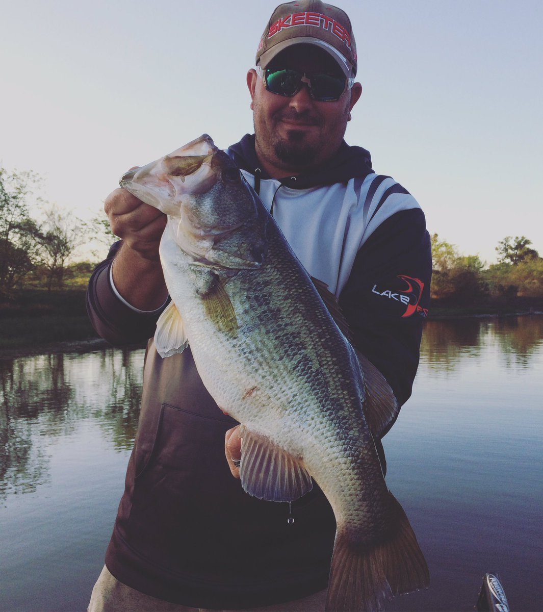 YourLakeForkGyd's tweet photo. Day after day lake Fork just keeps kickin out some awesome fish! #yourlakeforkguide #LakeFork #lftlures #smashtechbaits #limitrodz https://t.co/GZSZ5ChMwA