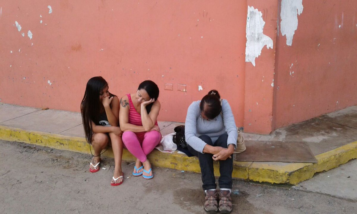 OmarSanchez1107's tweet photo. @VillanuevaJomi6 @rodgonzalezl ayuden a esta gente esta muriendo de hambre no tienen a nadie que hable por ellos estan en pais ajeno😢😢42per https://t.co/bCjX3dOLm7