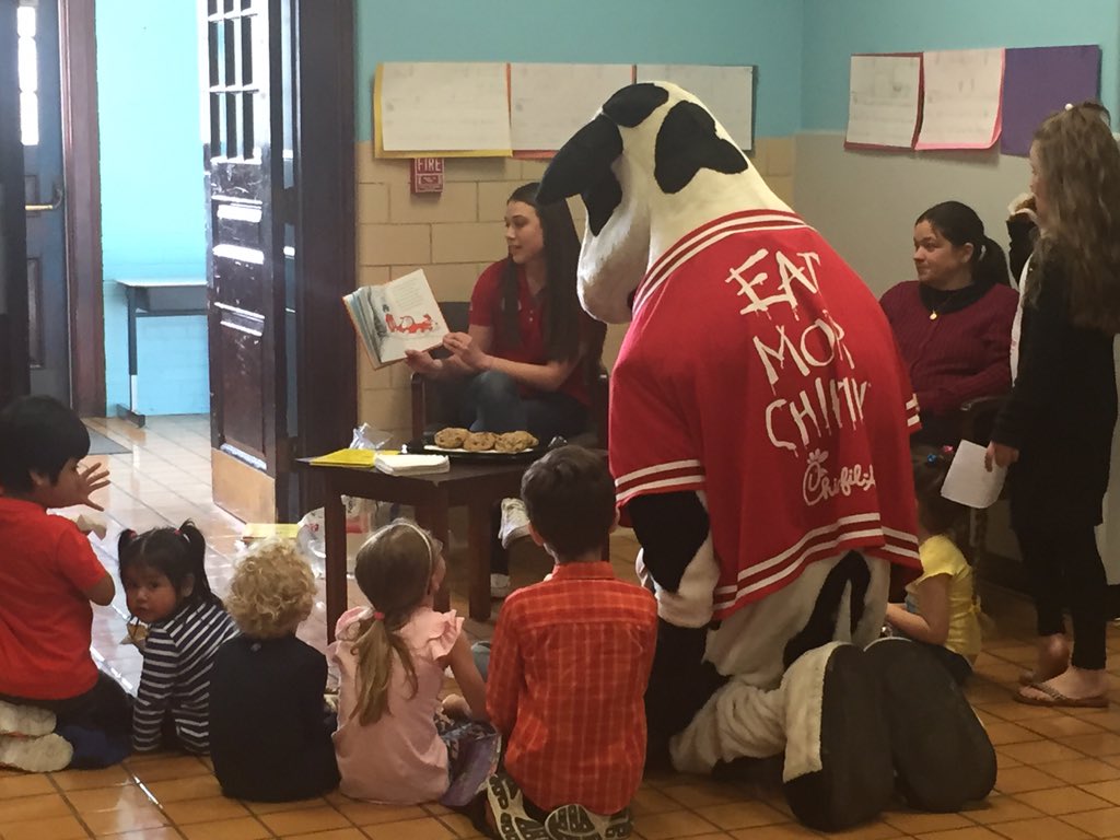 The Chick-fil-A cow came to GQES student led conferences to read Dr. Seuss books!@write2bliterate @quarleswps