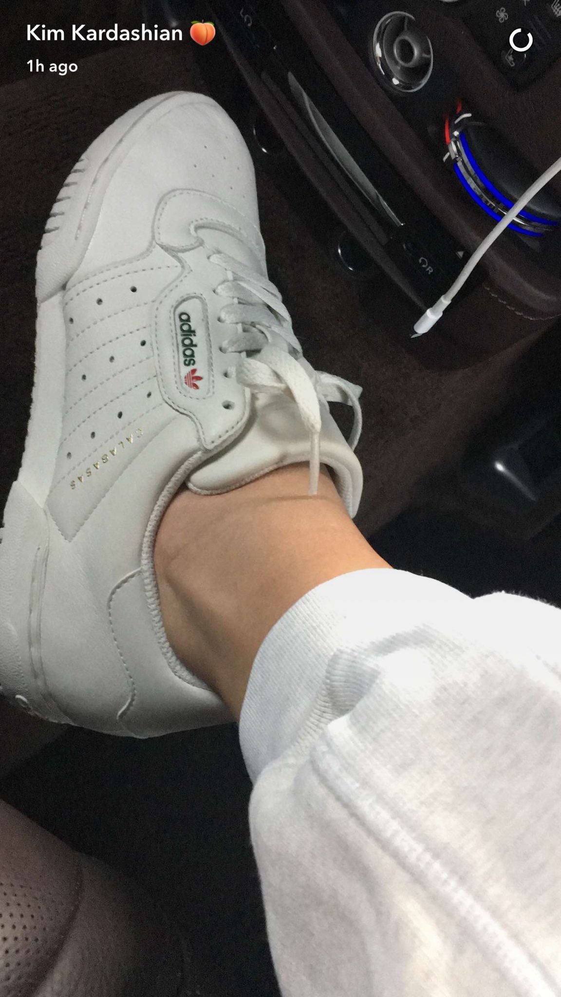Hueso incluir marxista Everyone is saying that Kanye West's new Yeezy Powerphase trainers are  basically just Reebok Classics | JOE is the voice of Irish people at home  and abroad