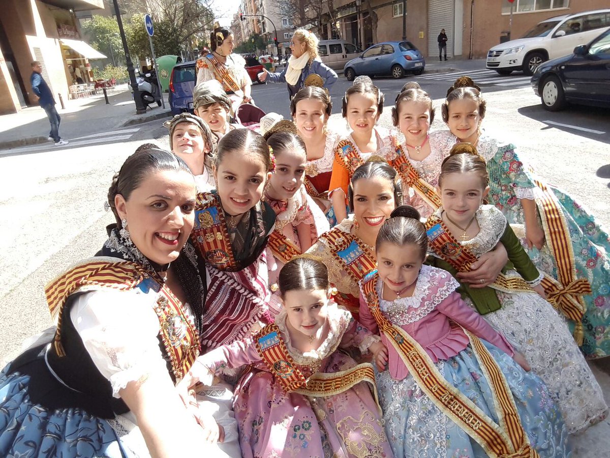 FallaSeneca's tweet image. Los #peques que nos acompañaron en el #pasacalles del día 16. #fallas #falles #Fallas2017 #fallasUNESCO