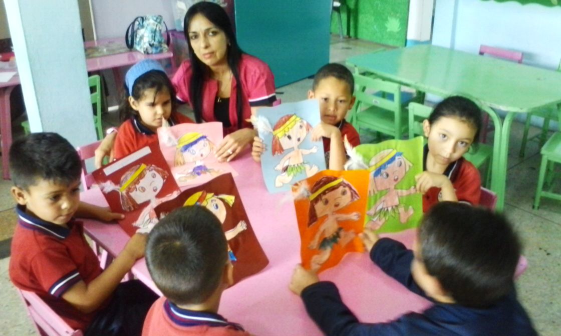 Crajauregui1's tweet photo. Niños y niñas colorean con La Revista Tricolor.CEI SAN VICENTE  @MPPEDUCACION @Crazet2011 @Crazetweb https://t.co/HJKG0spLQw