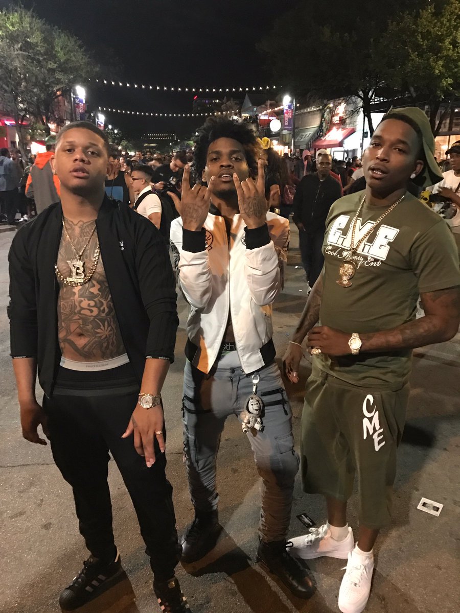 HoodFameGoYayo's tweet photo. #DFW Thirst Traps 😛😘😊🙃😈 HEY LADIESSSSSSSS @YellaBeezy214 @TRAPBOYFREDDY 

#HoodFameUSA🇺🇸
#CME
#BrokeNightsRichDays
#FuccYayo
#TBFK https://t.co/OqgjP6yeik