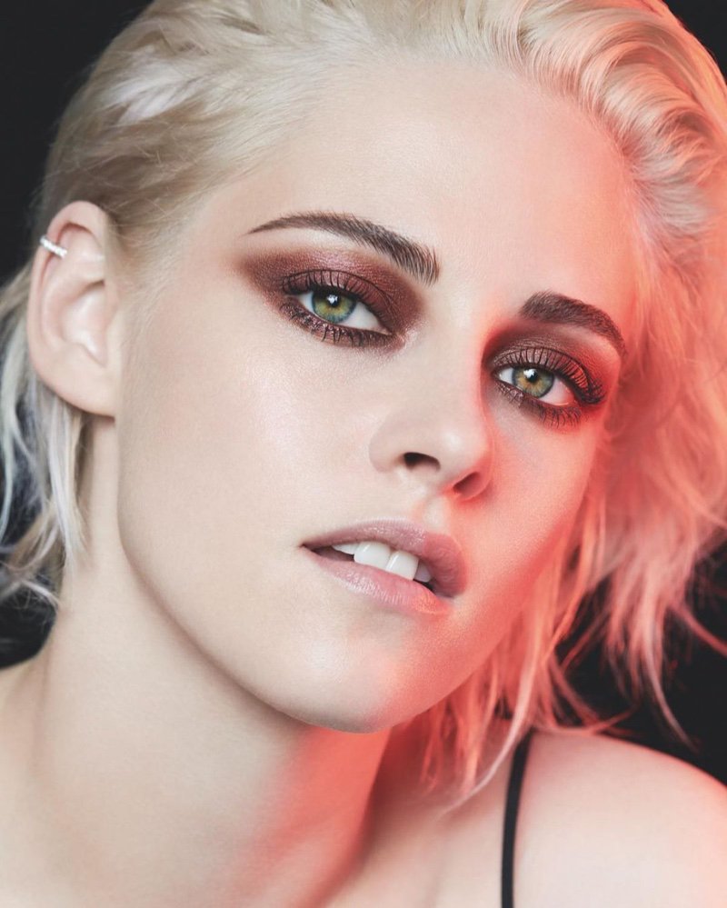 MyFashBlog's tweet image. Kristen Stewart Smolders for Chanel &apos;Ombre Premiere Eyes&apos; Campaign bit.ly/2nb2Ftx