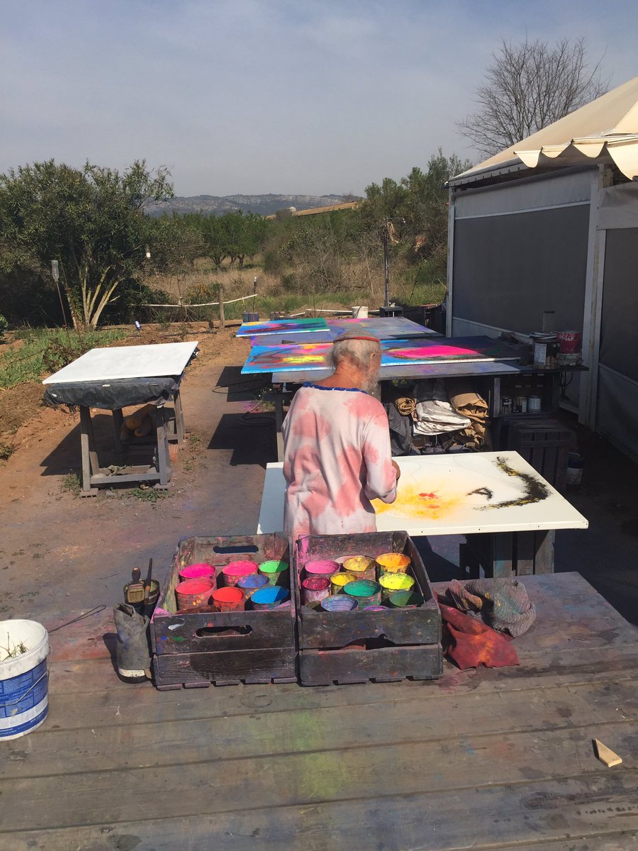 martaribes's tweet photo. Un placer ver en directo al Maestro #Ripollés pintando en #Masdeflors #Moró #artistasdecastellón https://t.co/xt2TGhpLZD