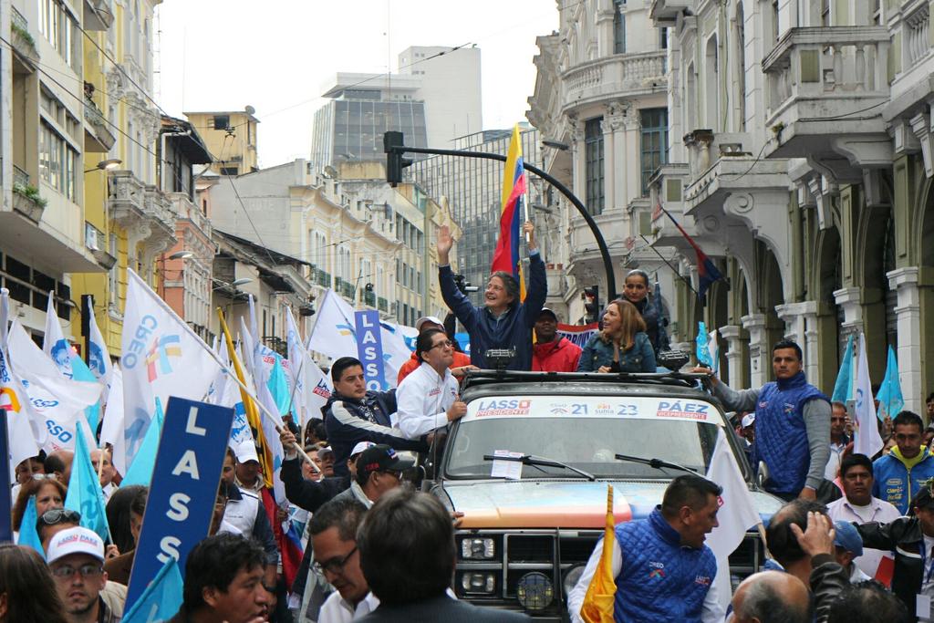 diegosalgadorib's tweet photo. El centro histórico de #Quito resuena AHORA un poderoso #VamosPorElCambio #LassoPresidente @LassoGuillermo @CREOEcuador https://t.co/510irJumc1