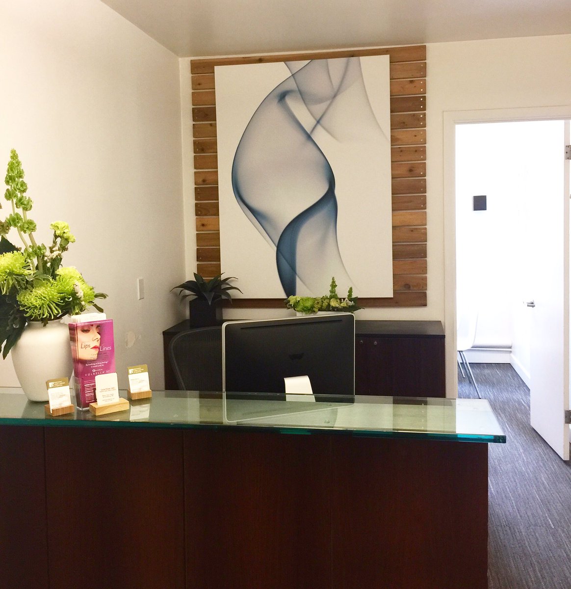 ALCofSeattle's tweet photo. Happy Tuesday! Stop by the office and say hello! 🤗 #alcofseattle #seattle #medspa #laserhairremoval #esthetics #selfcare https://t.co/pSnwYwFOlA