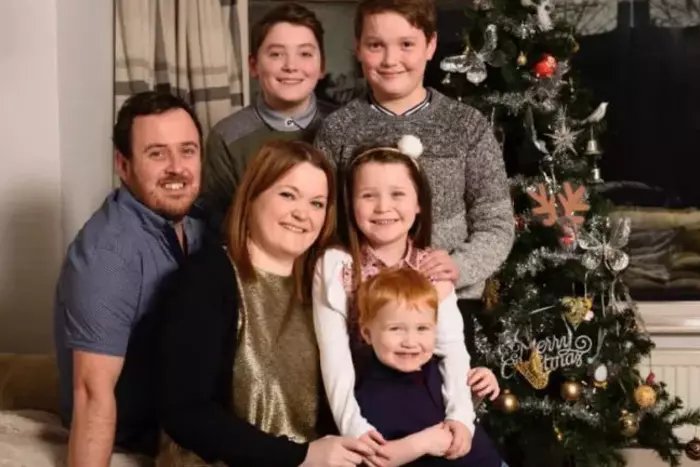 yorkshirepost's tweet photo. Fresh hope for #Yorkshire family as thousands donated towards mother-of-four's cancer treatment https://t.co/Mp5aUu9dQ3 https://t.co/jCPjNQW7Sx