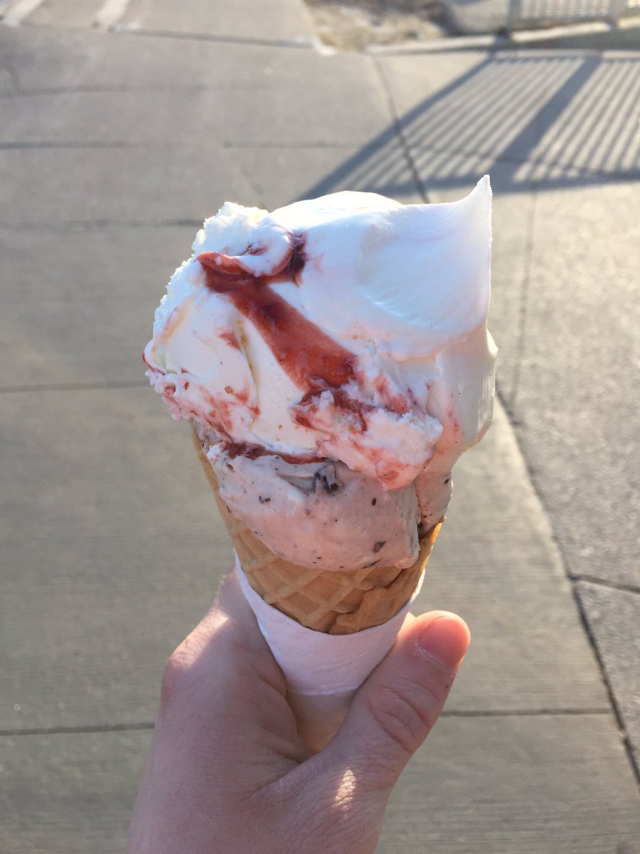 JSantucci's tweet photo. When the weather on your walk home is this good #gelatotime #springTO https://t.co/Cm3y5QseEJ