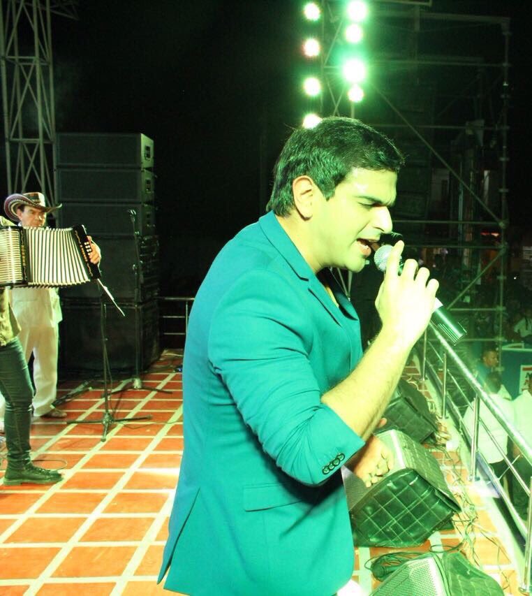 AlejoPalacio's tweet photo. ¡Felicidad es hacer lo que amas y poder compartirlo con miles de corazones! 💙 Aquí, un poco más de nuestra presentación en Campo de la Cruz: https://t.co/5WkGDettUp