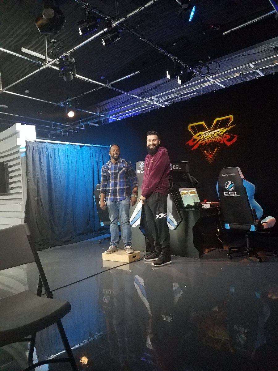 Floejisan's tweet image. The true secrets behind the scenes of @ESL to help out @Tasty_Steve I asked if they had anything that could slim me up but no go