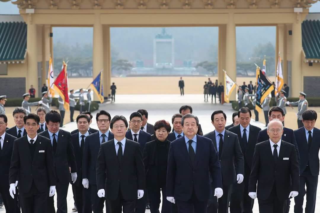 대한민국 청년들이여 깨어나라  국가안보를 튼튼히, 정의가 살아있는 나라 따뜻한 보수 경제학박사 유 승민과 함께 변화된 나라를 건설합시다