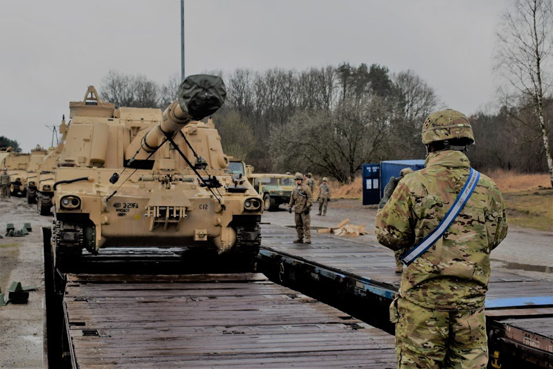 329Pacesetters's tweet photo. These guns are headed for multinational training in Germany!  We look forward to shooting artillery with our Romanian allies. #StrongEurope https://t.co/nwn8dtL570