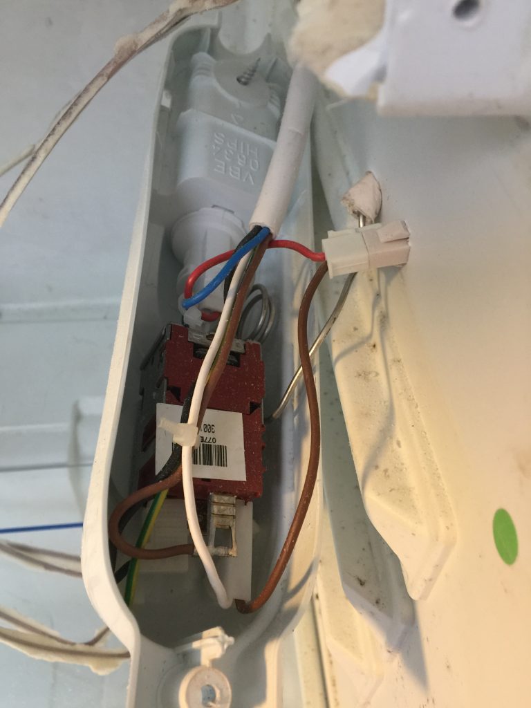 slaughterbrew's tweet photo. Brewpi controlled Fermention chamber (Fridge). https://t.co/YcpXdaZBdd https://t.co/e1hrNonHDt