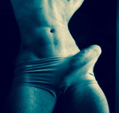 Must buy some bigger pants. Night all #throbbing https://t.co/ElUvbUDzSJ<a href="/tag/throbbing"class="tags">#throbbing</a>