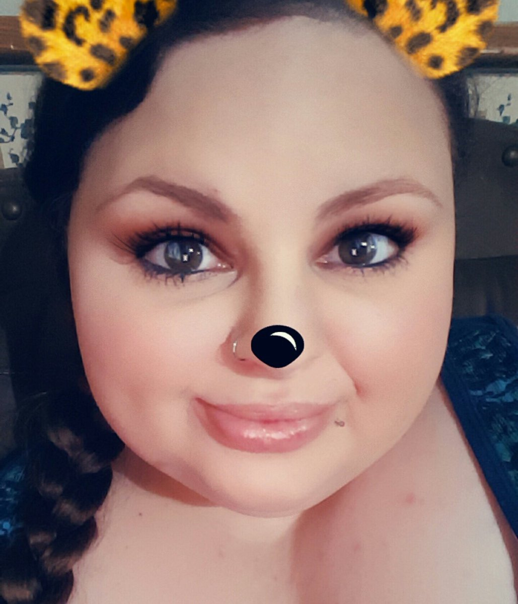 Luluslifebeauty's tweet photo. New blog post coming tomorrow! #makeuptutorial #peach #blogger #beautyblogger #makeup #makeupaddict #luluslife https://t.co/sOWEOWUM5c https://t.co/a4m5kYZKUk