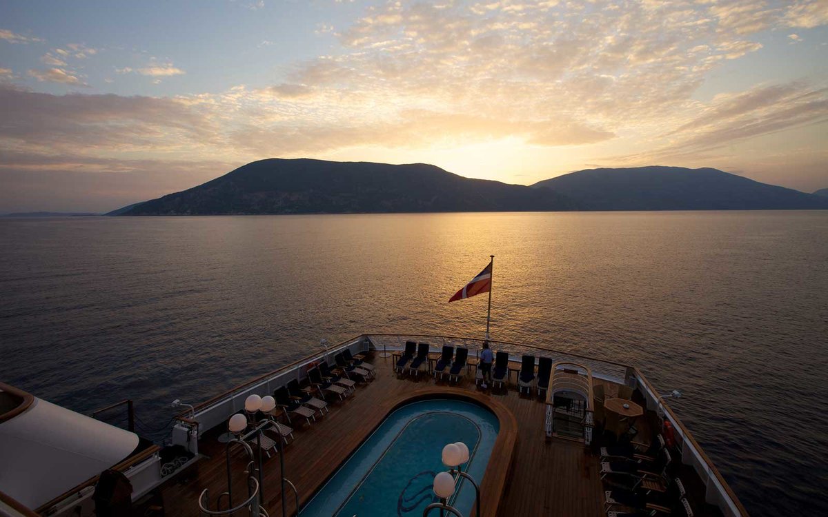 Calista862's tweet photo. Seadream Yacht Club's SeaDream II https://t.co/1zDeP9rDgG https://t.co/B7V9LM4RB6