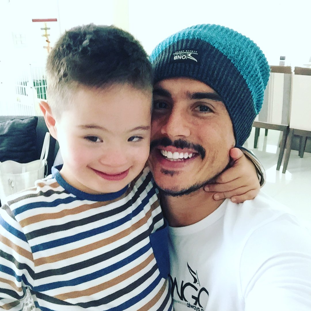 midiasep's tweet image. DEMAIS - No Dia Internacional da Síndrome de Down, o atacante Willian homenageou o seu filho Daniel. O amor não conta cromossomos!