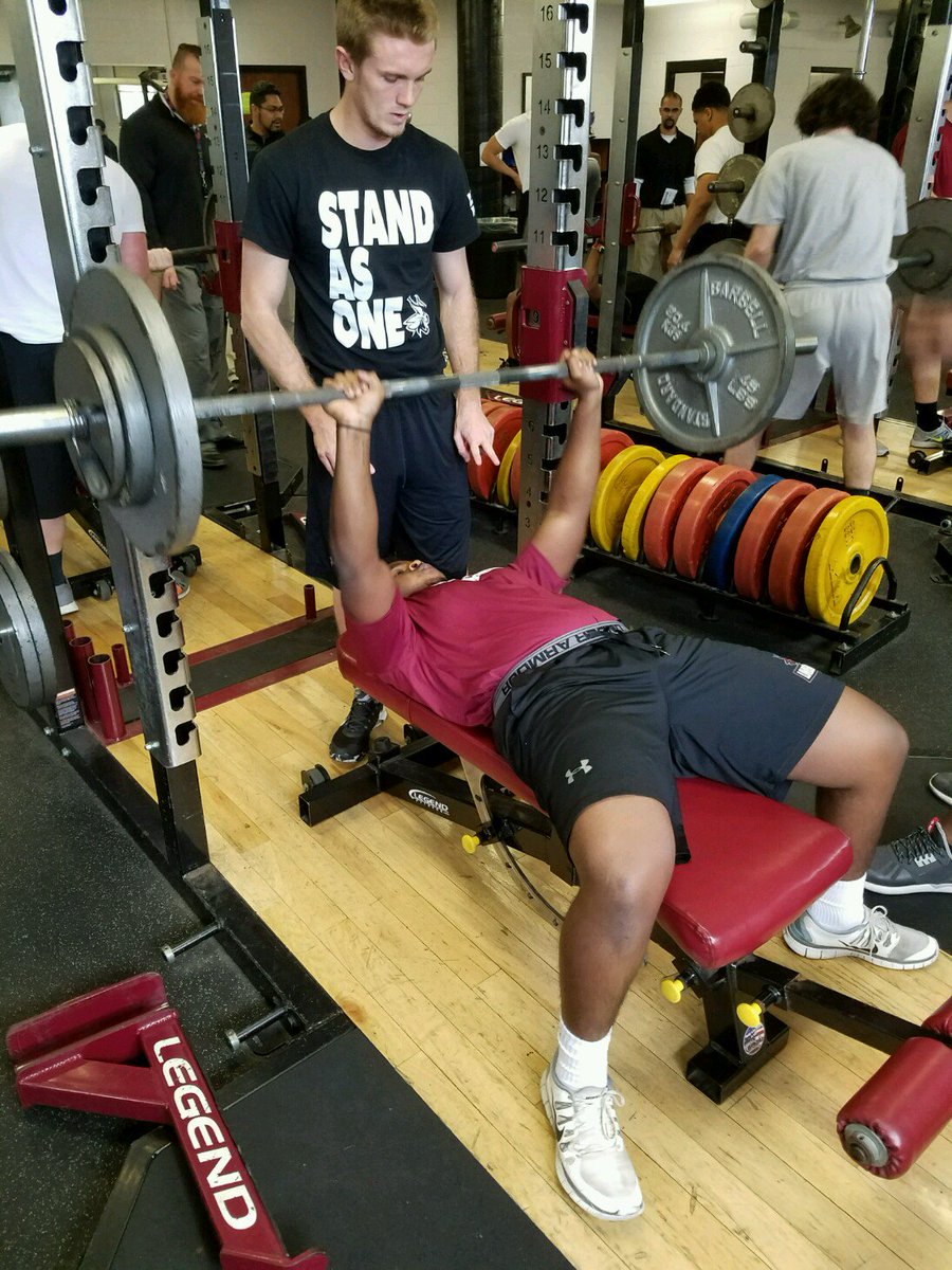 LU_BFootball's tweet image. Great day for @ShawnJewell10!!! This kid has a mile of heart and is getting better each day!! #NOWEAKLYNX #9UNITSSTRONG #TRUSTCARECOMMITMENT