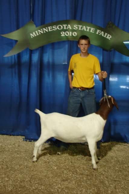 ellieb_37's tweet photo. Happy #NationalAgricultureDay from your favorite goat farmer, @bwhanson27. https://t.co/uI6zHjNnSP
