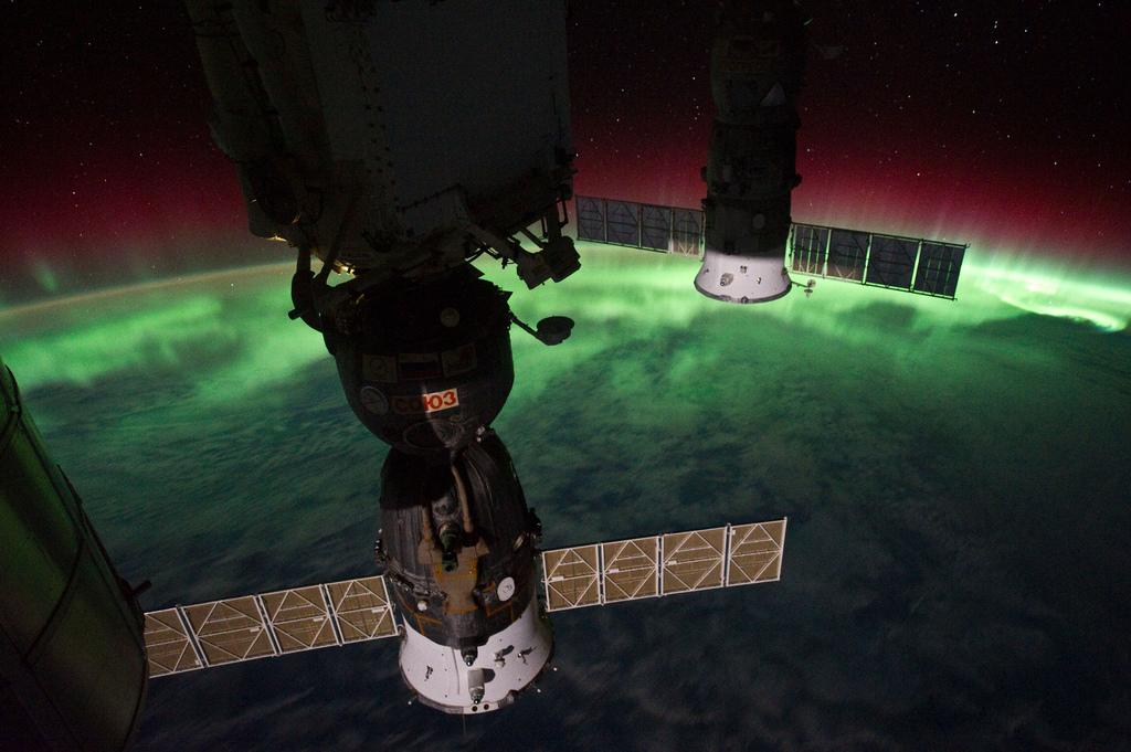 Piclogy's tweet photo. Aurora Borealis from the ISS | Photography by ©NASA https://t.co/68BWgiWUBR