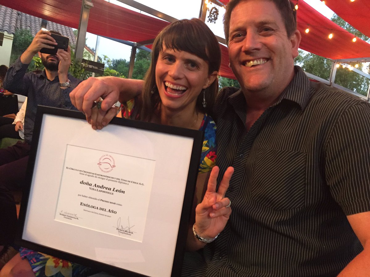 reinaentrecopas's tweet photo. Mejorenologodelaño ella @VindeTunnel #AndreaLeon Enologa de LaspotollCollection congrats! 🍷❤️ @Photos_in_Chile https://t.co/jfDgci89NZ