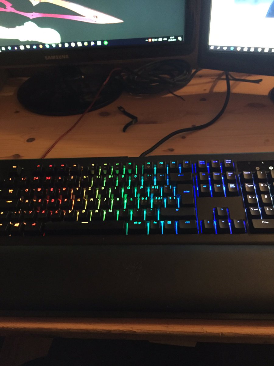 GDLogout's tweet image. I love my Razer Blackwidow Chroma v2 #razer