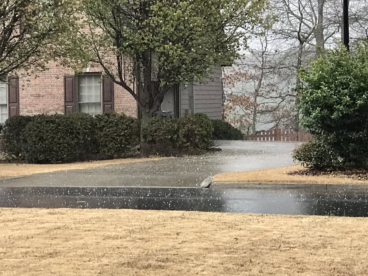 tnstone415's tweet photo. @wsbtv We've got pea to nickle size hail in Cumming, GA. https://t.co/90OD4xYwKL