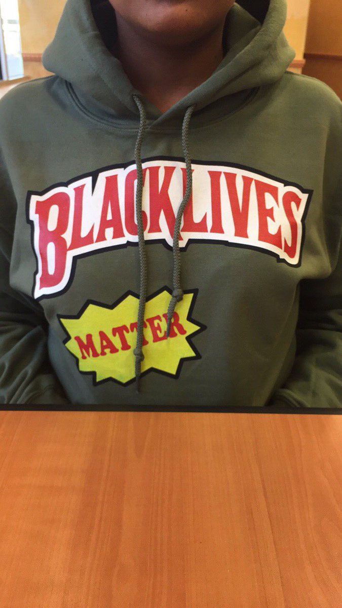 rahellmann's tweet photo. I am getting the duttiest looks in this hoodie 😊 https://t.co/sR7afbhrOq