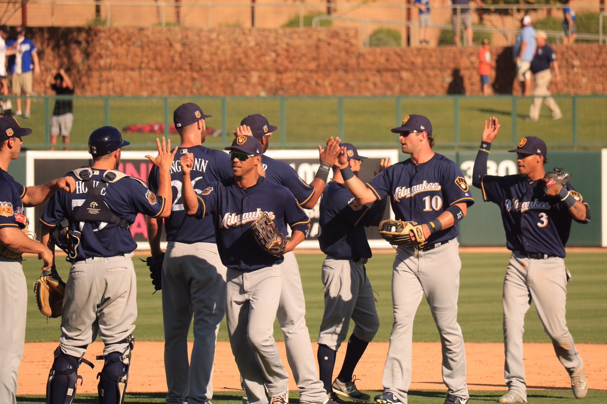 The #CactusCrew wins/ Beat the Dodgers 5 to 4/ #WorldPoetryDay https://t.co/kigXsFdJoz