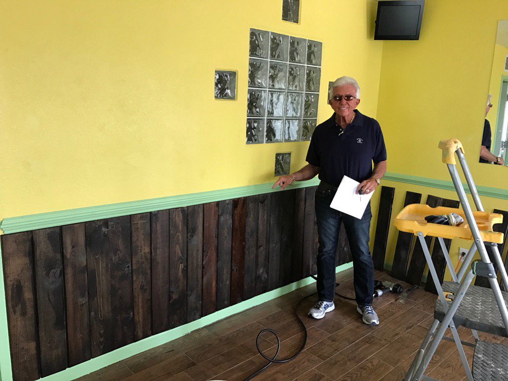 bobbybrown719's tweet photo. Where am I NOW? What am I POINTING at &amp; WHY am I HERE? Psst! We are about to #RollOutMy "REAL" #DirtySecret ! https://t.co/foy3KuAKWq