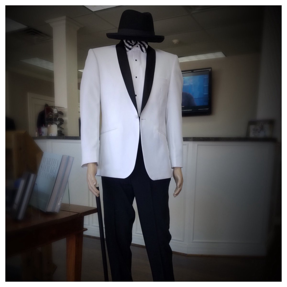 SimonsFormal's tweet photo. Craving the spotlight at your prom?  You’re sure to stand out with a look like this!  #prom2017 #sfwprom https://t.co/Hjip7n9edV