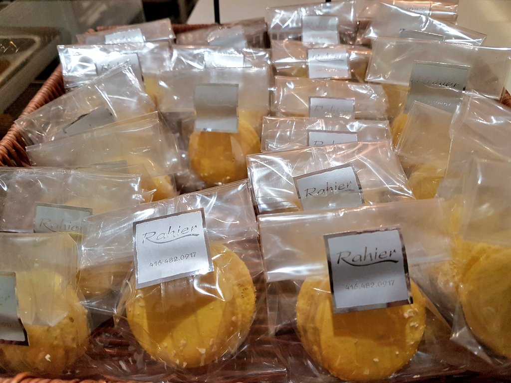 Purple_Cardigan's tweet photo. #PinaColada #macarons @RahierOnBayview 25% of proceeds from #MacaronDay support @RedDoorFamilySh  @MacaronDayTO #Toronto #yyz #macaron https://t.co/VoVv4NY0tD
