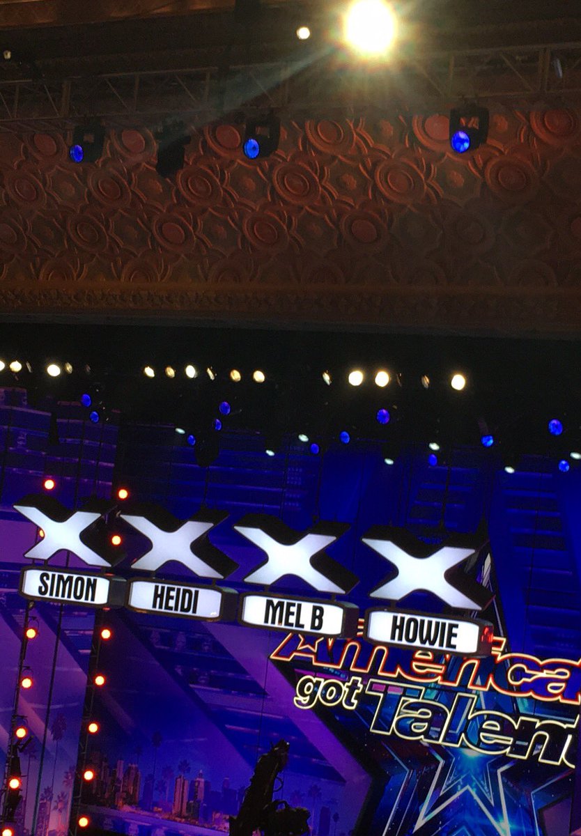 lifewithbekah's tweet photo. Waiting for #AGT #AmericasGotTalent @howiemandel @SimonCowell @OfficialMelB @heidiklum https://t.co/iPb2fZGBUD