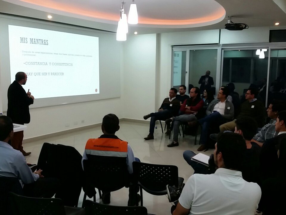 davidmezag's tweet photo. Mantras de @MarceloHurtadoA que guían su vida personal y profesional: constancia y consistencia, hay que ser y parecer #leanquito https://t.co/AVoDagWTFT