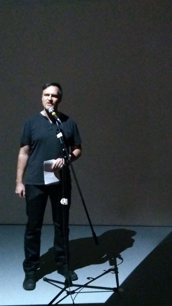 MoisdelaPoesie's tweet photo. La #nuitnomade débute avec le poète français Fabien Maheux. #çavautlapeine https://t.co/aBVTAQwsLx