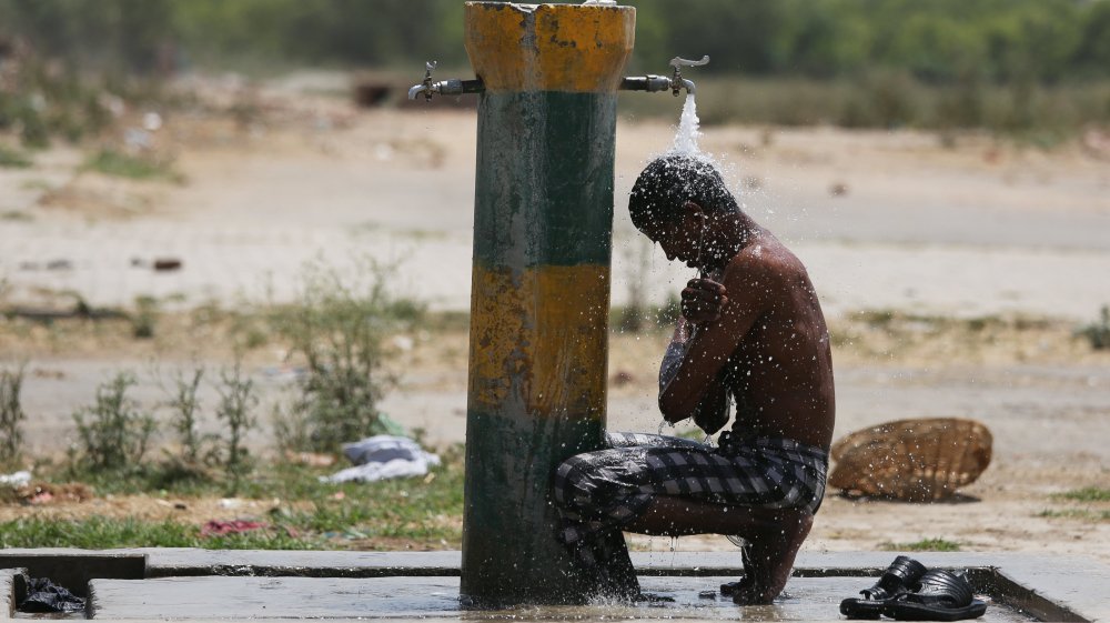 AJEnglish's tweet photo. About 800 million people do not have reliable access to clean drinking water https://t.co/Sjs4D174cq https://t.co/KKa4yEPE5Y