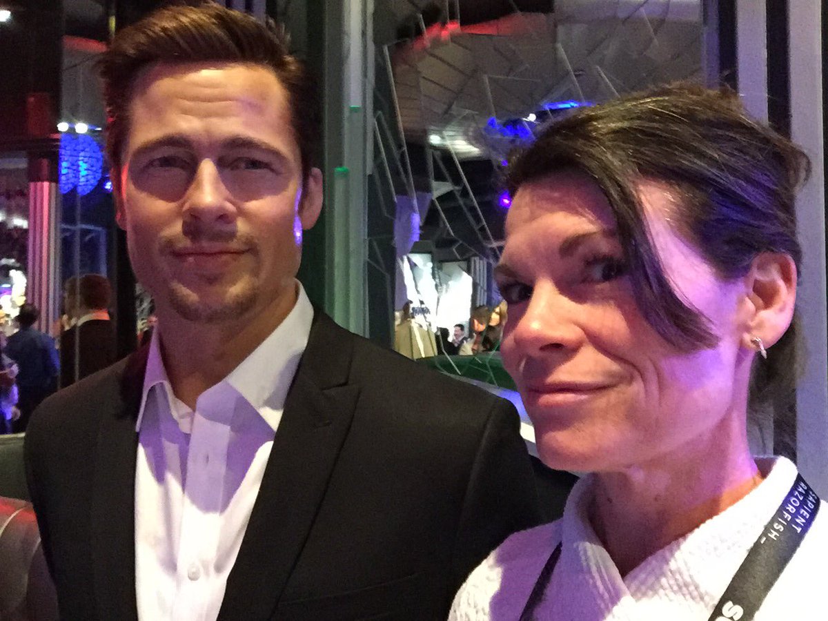 WendyInTech's tweet image. Hanging with my new friend at the #AdobeAnalyticsCloud party at #adobesummit. Thanks @jeffreyaallen