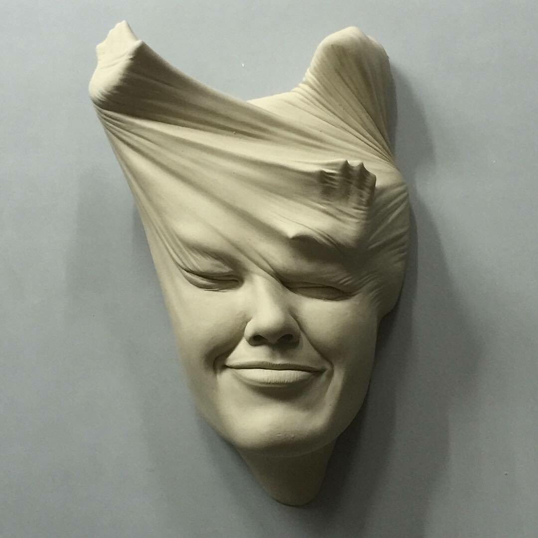 knowledge_onlyy's tweet photo. 😱งานปั้นที่แสดงถึง ความขัดแย้งของความรู้สึกภายในและสิ่งทีคนอื่นมองเห็นจากภายนอก เช่นกำลังยิ้มทั้งที่อยากหนี
ผลงานปั้นเซรามิก johnson tsang https://t.co/fHkmTRb7FC