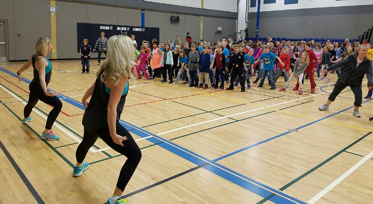 cassandras55's tweet photo. Junior Jazz Demo for 317 kids today at HSS! @jazzcarstairs  @JazzerciseInc #thenewjazzercise https://t.co/DMnez8fP2x