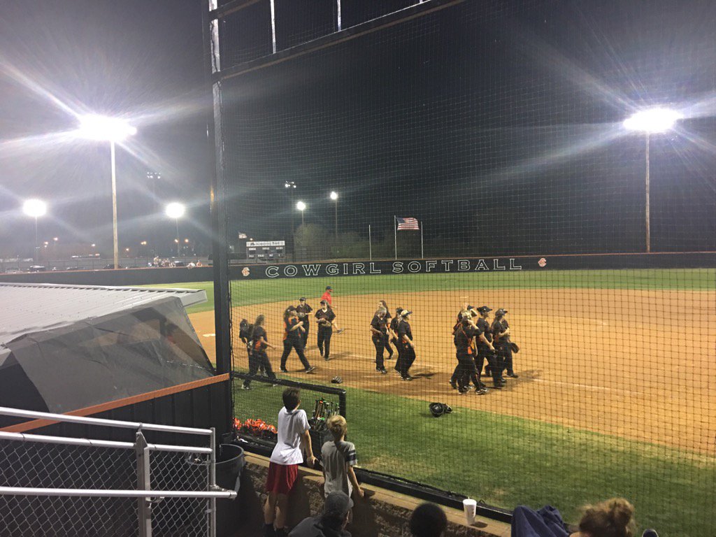 2 Great games today <a href="/ConnorsSoftball/">CSC Softball</a>. Beating Noc Enid twice. Pistols firing🔥🔥🔥🔥