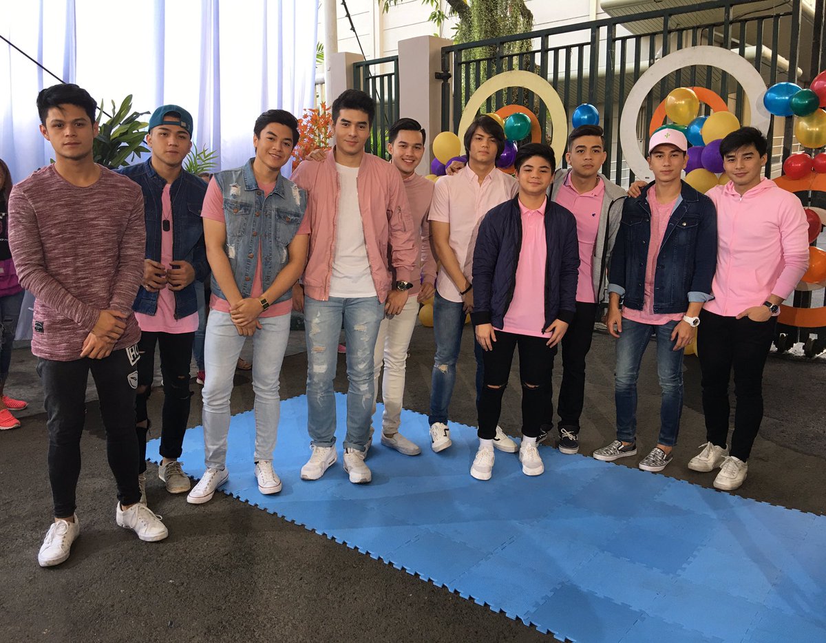 hashtag_CK's tweet photo. @ukgdos guesting with my Hashtags brothers. Umagang kay ganda sa inyong lahat! 😉 https://t.co/ZM5LIAdW7e