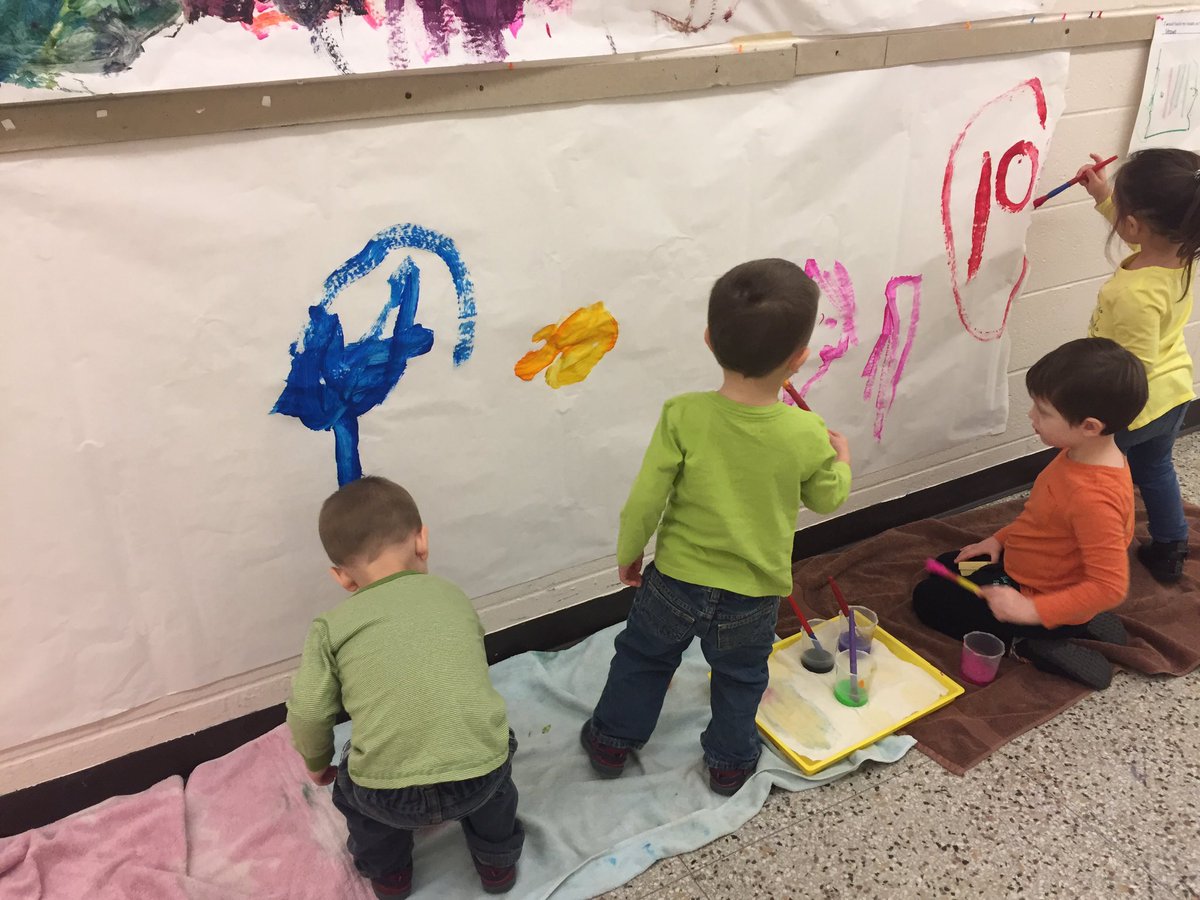 MissOley3's tweet photo. Working together to paint our mural #OnceACard #mentorpreschool https://t.co/utGB28nEKm